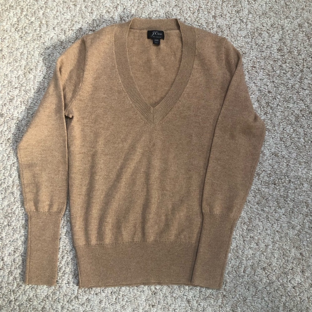 J. Crew Ladies cashmere Camel V-Neck sweater. Size XXS